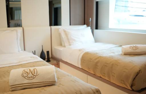 Twin cabin onboard charter yacht GEULUNEL
