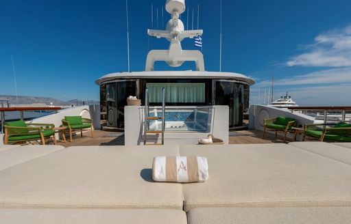 Charter yacht AELIA sunpads