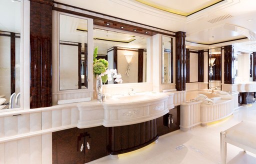 Master ensuite onboard Lioness V