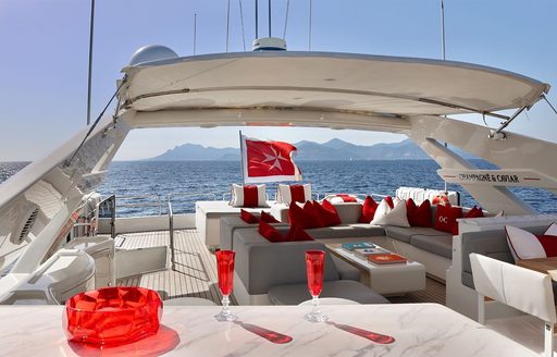 Overview of the flybridge onboard charter yacht CHAMPAGNE AND CAVIAR