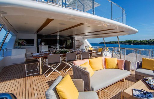 Charter yacht DYNAR, dining and lounging area