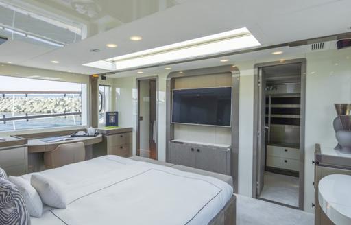 Owner's cabin on luxury yacht VIVALDI 