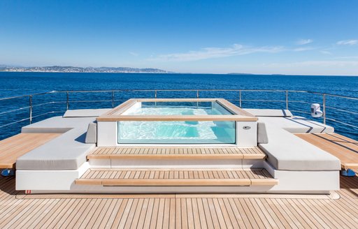 Motor yacht NARVALO glass pool