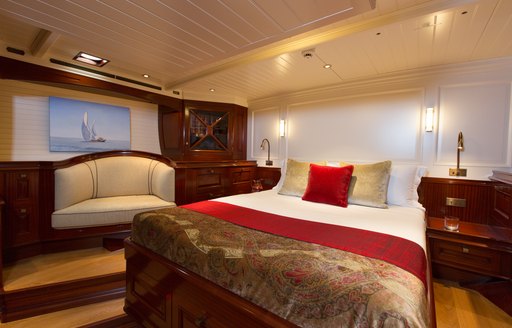 elegant master suite on board sailing yacht RAINBOW 