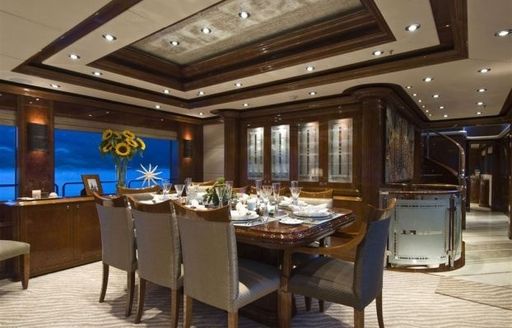 luxury motor yacht VIVA MAS dining room