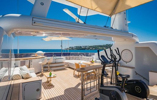 Sundeck onboard MY Mosaique