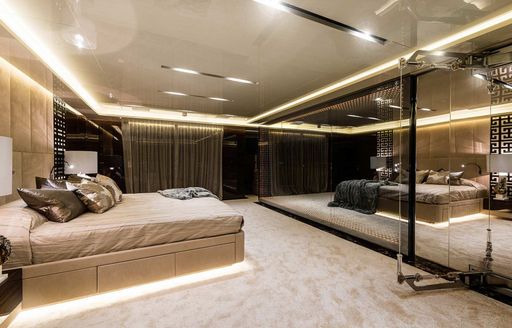 luxury motor yacht FLYING DRAGON master suite