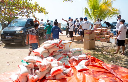 Owner of superyacht ‘Dunia Baru’ organises relief effort for victims of Lombok earthquake disaster photo 2