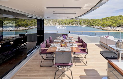 Alfresco dining area onboard charter yacht PARA BELLUM