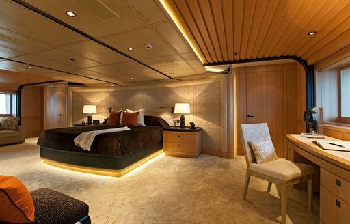 Master cabin on board charter yacht VENTUM MARIS
