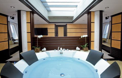 Spa Pool in master suite of charter yacht harle