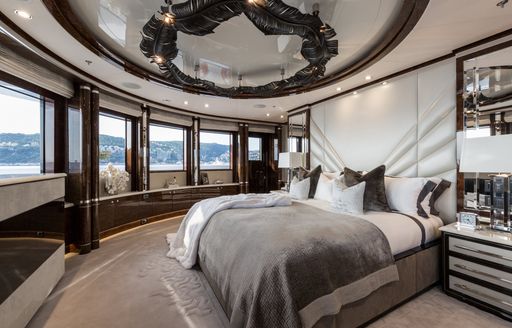 Decadent owner's suite on superyacht 11/11