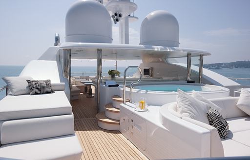 Jacuzzi and sun pads on sundeck of motor yacht ‘Hurricane Run’ 