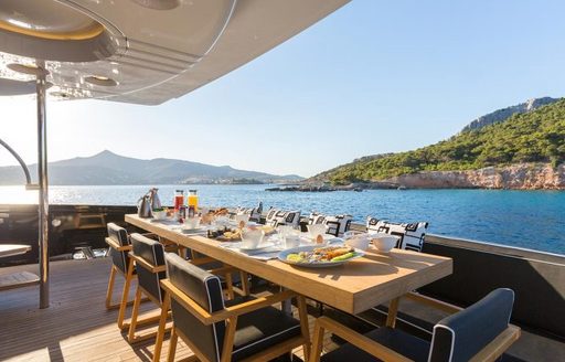 Alfresco dining on the the main deck aft of luxury yacht AQUARELLA