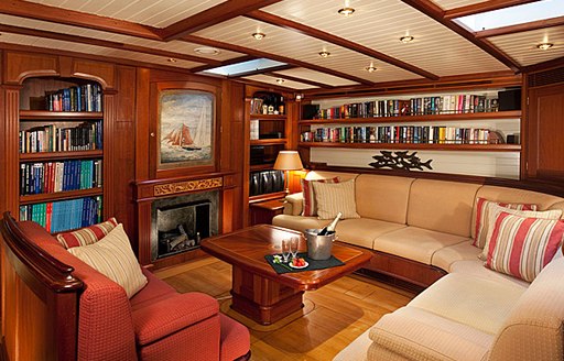 cosy main salon on board charter yacht SHAMOUN