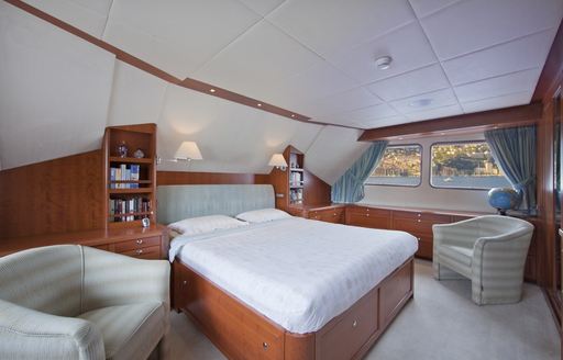 full-beam master suite on board luxury yacht CORNELIA 