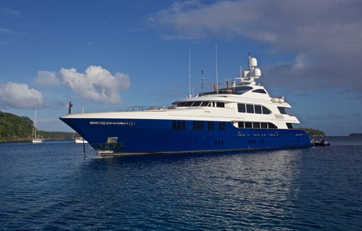 Charter yacht LA DEA II