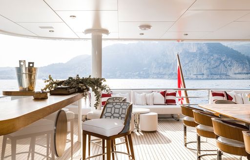 outdoor social space onboard luxury superyacht charter VENTUM MARIS