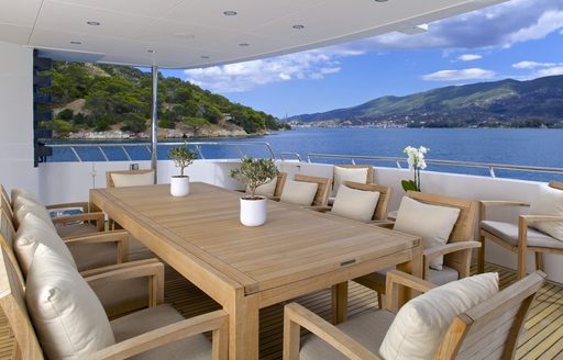 The alfresco dining section of superyacht O'LEANNA