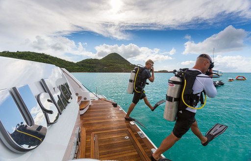 Superyacht USHER scuba diving in Bahamas