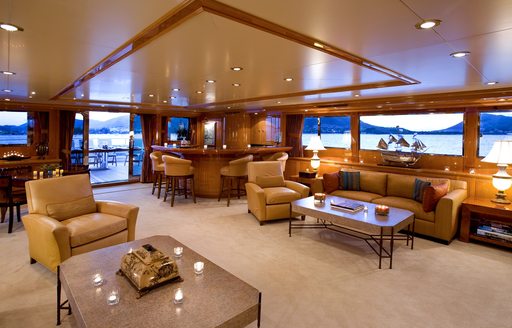 luxury motor yacht TE MANU main salon