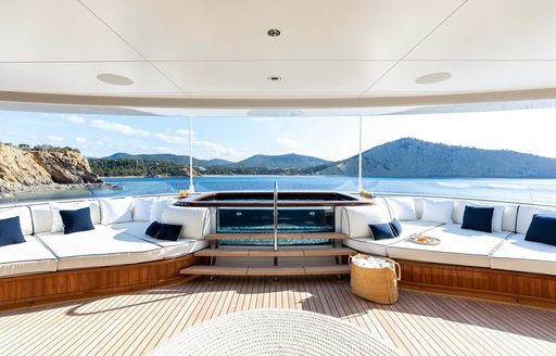 jacuzzi on luxury yacht faith sundeck