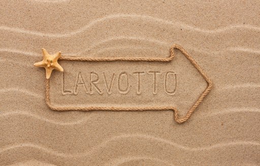 The word Larvotto is inscribed in sand