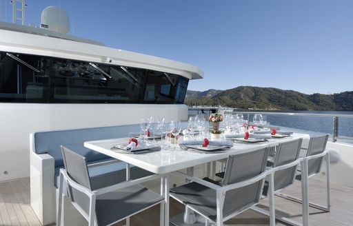 motor yacht SERENITAS's upper deck al fresco dining area