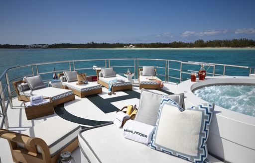 Motor yacht HIGHLANDER spa pool and sun loungers, with Helipad