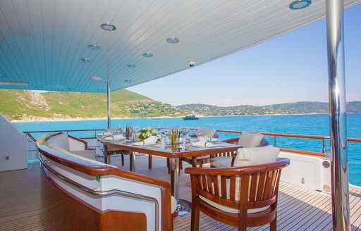 Al fresco dining table with views of the Bahamas on board superyacht MIRAGGIO
