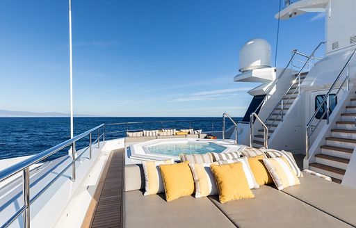 Deck Jacuzzi onboard charter yacht LA DATCHA