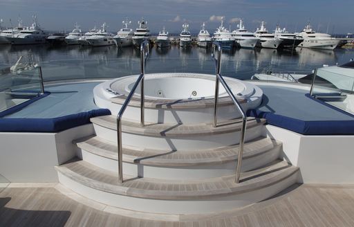 i-sea-jacuzzi-yacht