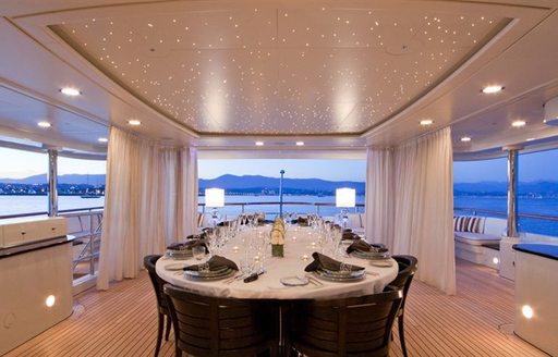 LATITUDE luxury yacht dining table