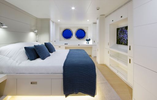 superyacht siempre guest cabin