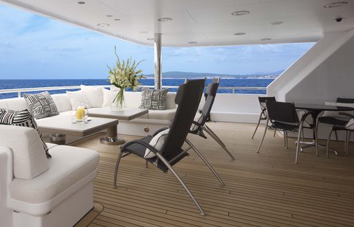 Deck areas on board charter yacht HURRICANE RUN