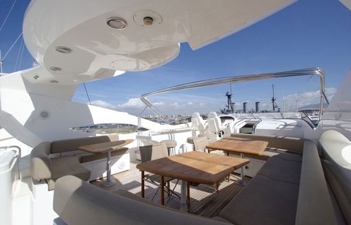 Sundeck dining and seating areas on charter yacht Mi Alma, with jacuzzi 
