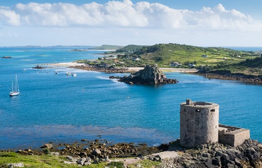 Cromwell’s castle atop a rocky promontory, situated between the idyllic islands of Bryher and Tresco