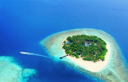 enjoy a Maldives luxury yacht charter vacation