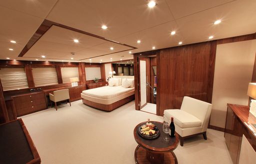 full-beam master suite on board charter yacht Barracuda Red Sea