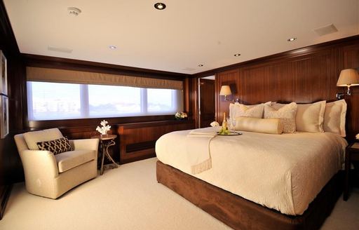 luxury motor yacht GRAVITAS master suite