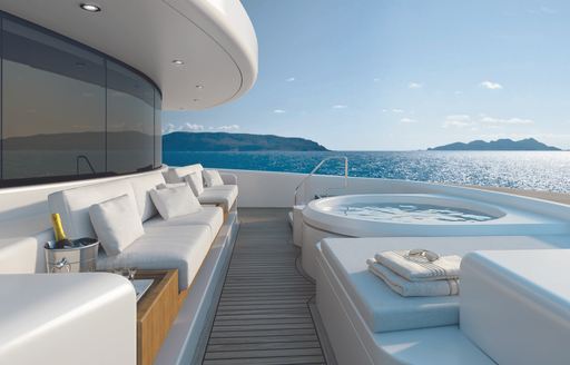 foredeck spa pool with seating area on board superyacht SOLO 
