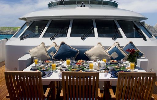 foredeck dining on motor yacht Lady Joy