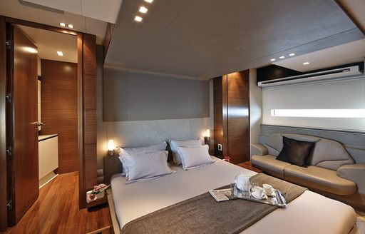 master suite on board motor yacht QUANTUM 