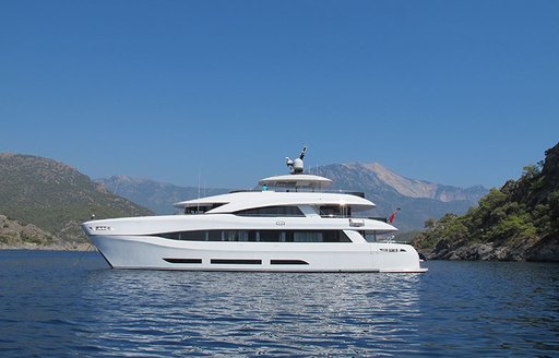 Charter yacht QUARANTA at anchor
