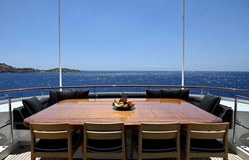 alfresco dining onboard luxury superyacht charter GHOST III