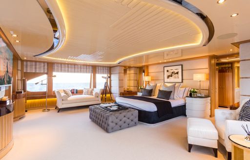 Art Deco-themed full-beam master suite on board motor yacht ‘QM of London’ 