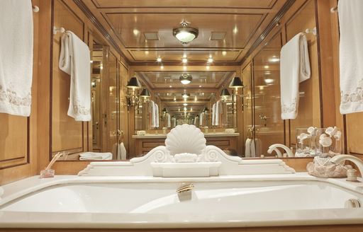 1920s-esque bath tub in master suite aboard superyacht CREOLE 