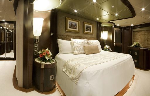 full-beam master suite on board charter yacht De Lisle III