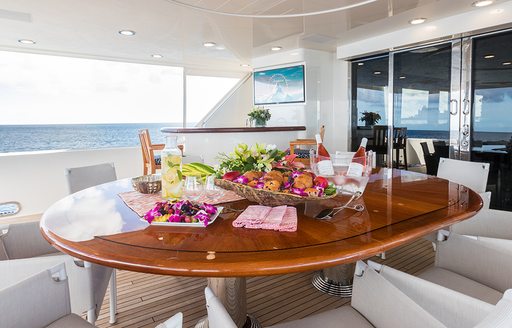 alfresco dining yacht all inn
