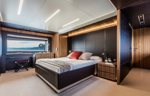 main suite on motor yacht ruzarija